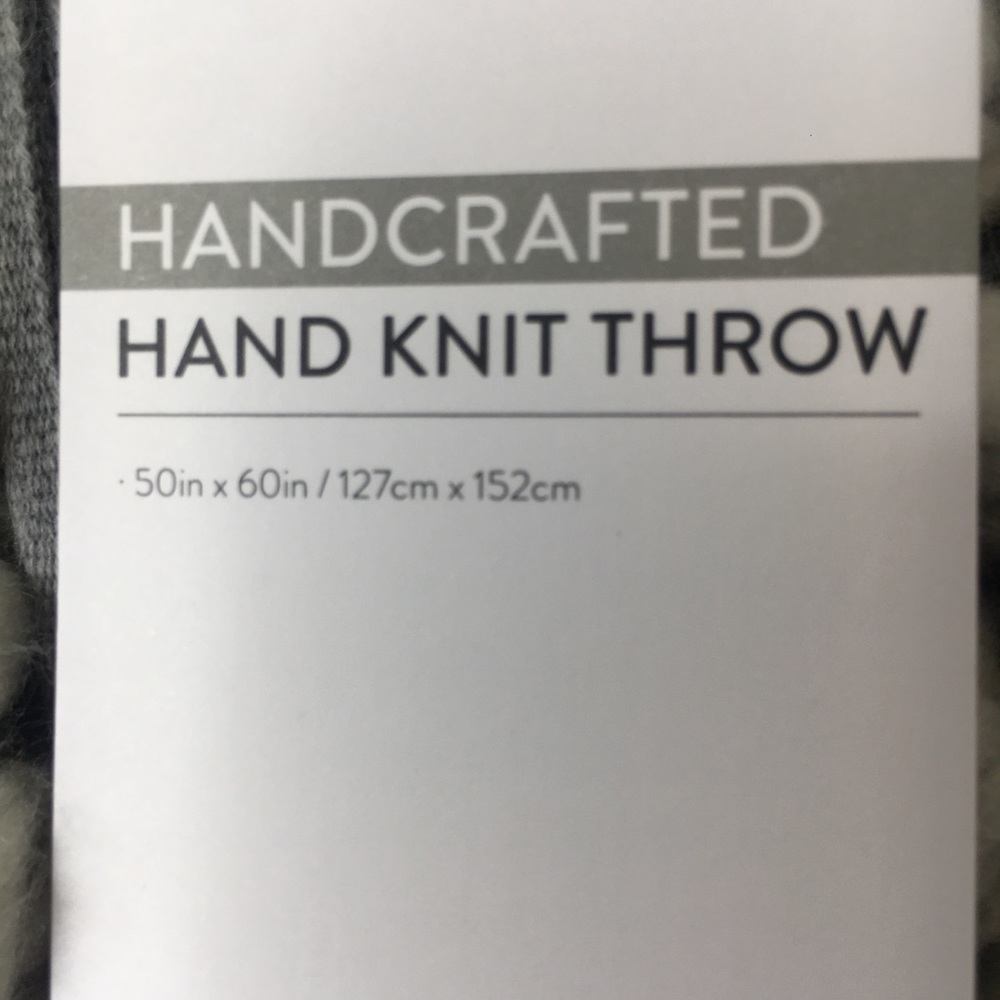 NWT Nordstrom’s Hand Knit Throw! - Picture 5 of 5